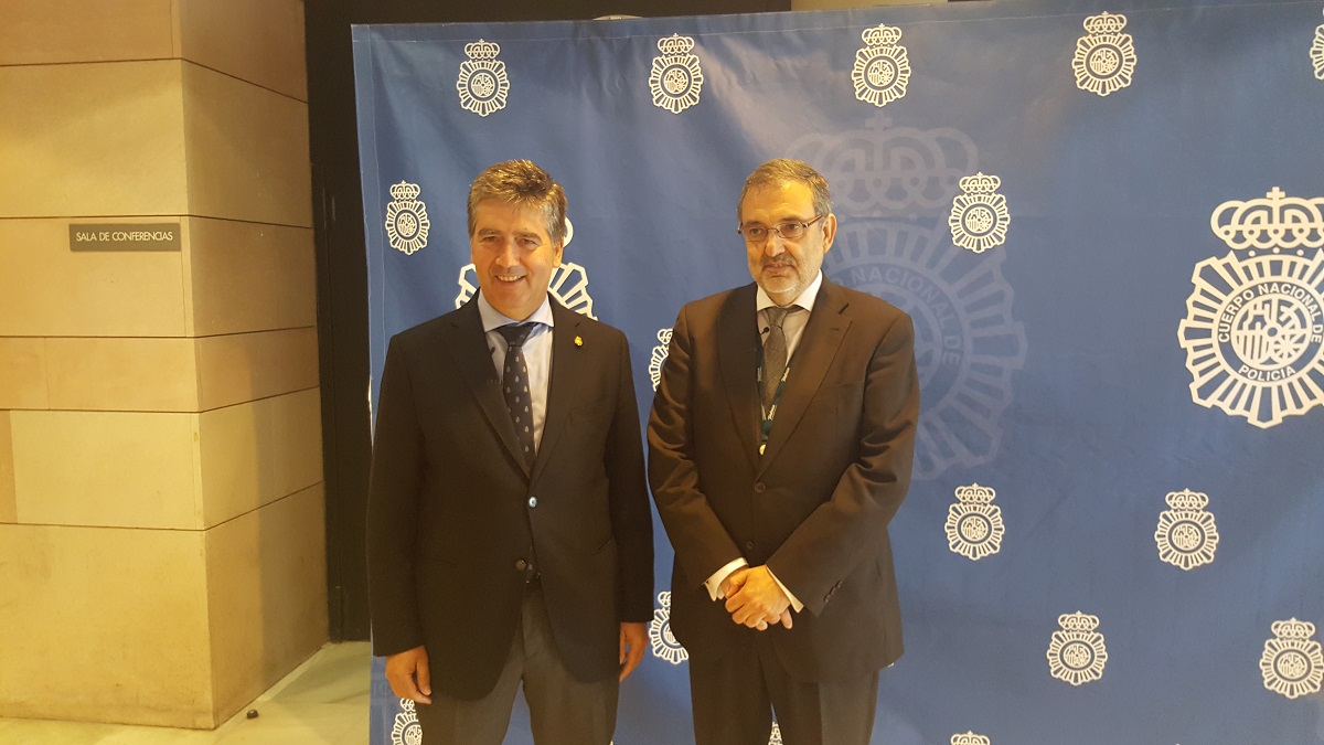 Ignacio Cosido, director general de la Policía, y Luis Miguel Gilpérez, presidente de Telefónica España